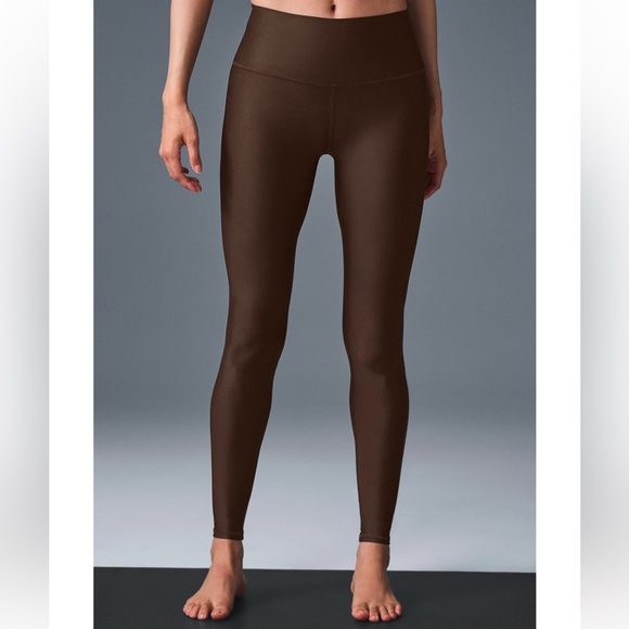 High-Waist Airlift Legging - Picture 2 of 5
